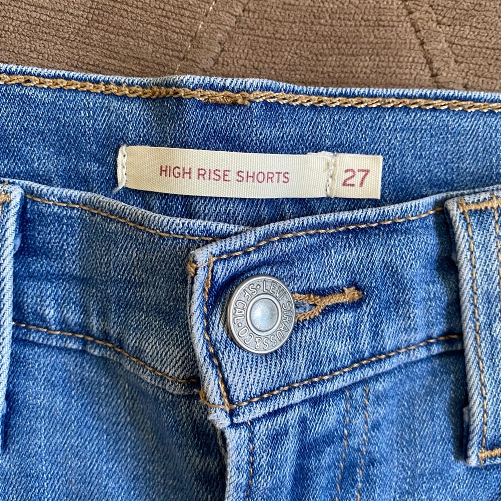 Levi’s High Rise Shorts - Picture 2 of 6